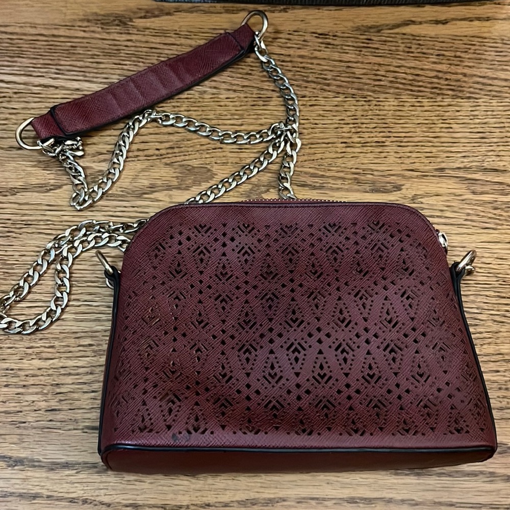 Designed crossbody with gold strap